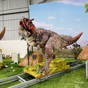 Carnotaure animatronique sur rail coulissant métallique de 6 m pour intérieur/extérieur |   Dinosaure robotique pour les espaces publics (centres commerciaux et aéroports) - Product Image 3
