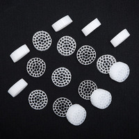 Support de biofilm en plastique MBBR favorisant la croissance des micro-organismes, essentiel pour le traitement des eaux usées circulaires, attaches de biofilm