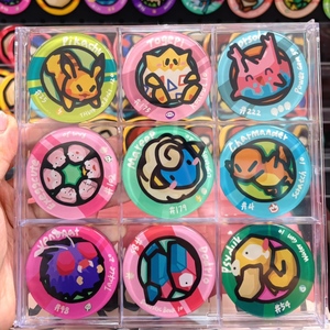 Tavolo da gioco Carrom con distintivo Pokémon DM, in PVC, decorazione per la casa, regalo da collezione per i fan - Product Image 1