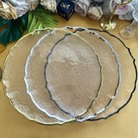 Assiettes de présentation dorées à motifs floraux et paillettes, avec bordure en dentelle ornée, sous-assiettes pour événements et décoration de table de mariage