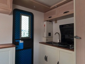 Remolque de Viaje Todoterreno Moderno y Ligero de Primera Calidad, Autocaravana <span class=keywords><strong>con</strong></span> Chasis AL-KO, Capacidad para 4 Personas, en Venta - Product Image 2