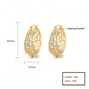 Boucles d'oreilles créoles pour femme, plaquées or 18 carats, motif tendance, vente en gros - Product Image 6