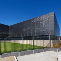 Panneaux en alliage d'aluminium perforés élégants et modernes, façades insonorisantes pour murs extérieurs