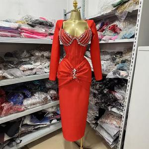 <span class=keywords><strong>Abito</strong></span> da sera da sera in raso lungo fino al pavimento in raso aderente con scollo a V sottile a pieghe in vita naturale Silhouette - Product Image 6