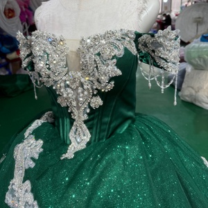 Vestido de Fiesta Largo hasta el Suelo con Cuello Barco en Verde Esmeralda, Modelo Mc009, Vestidos Brillantes para Quinceañera y Dulces 16 y 15 Años - Product Image 4