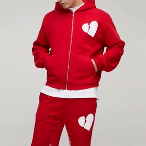 Sudadera con capucha y cremallera completa con estampado de corazón roto en rojo brillante, pantalones deportivos acampanados, chándal de dos piezas para hombre - Product Image 3