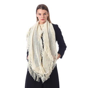 Vente en gros Écharpe d'hiver unisexe à frange et à pompon pour femmes, <span class=keywords><strong>tricot</strong></span> confortable, câble, boucle infini-Couleur unie - Product Image 5