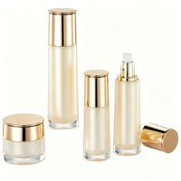 Flacons pompe sans air en PET beige de luxe en stock, rechargeables, pour lotion et sérum, couleur et logo personnalisés, OEM ODM, vente en gros de produits de soin de la peau