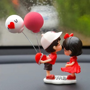 ตุ๊กตาคู่รักการ์ตูนน่ารัก วัสดุ PVC สำหรับตกแต่งคอนโซลกลางในรถยนต์ - Product Image 2
