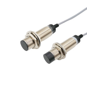 Capteur inductif DGKJ M18 à 3 fils, interrupteur de proximité cylindrique IP67, capteur haute performance pour la détection de métaux - Product Image 1