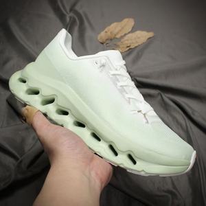 Chaussures de sport tendance de haute qualité, couleur vert menthe, respirantes, antidérapantes et confortables. - Product Image 2
