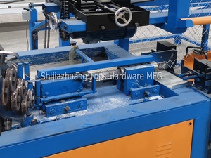 1m-6m genişliğinde elmas tel örgü yapmak için kullanılan örgü kompakt makine ile 25mm-100mm zincir bağlantı tel örgü yapma makinesi - Product Image 3