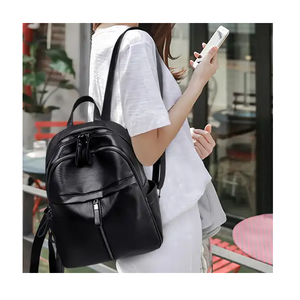 Mochila Funcional de Cuero 100% Genuino para Mujer, con Interior Espacioso y Asas Ajustables - Product Image 5