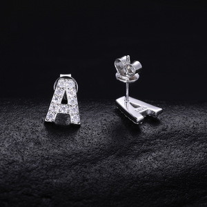 Pendientes Minimalistas <span class=keywords><strong>de</strong></span> Plata 925 con Moissanita y Baño <span class=keywords><strong>de</strong></span> Oro, con 26 Iniciales, <span class=keywords><strong>para</strong></span> Mujer y Hombre, Regalo con Engaste Certificado - Product Image 1