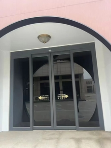 <span class=keywords><strong>DUODA</strong></span>-Puertas delanteras de piso de resorte de vidrio con marco de aluminio estilo KFC de alta calidad, diseño moderno para talleres - Product Image 5