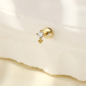 Piercing d'oreille minimaliste en argent sterling S925 plaqué or de qualité supérieure, hypoallergénique, pour femme - Product Image 5