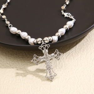 Collana con Ciondolo a Croce Gotica all'Ingrosso, Collana con Perle e Diamanti a Croce per Feste e Buddismo - Product Image 6