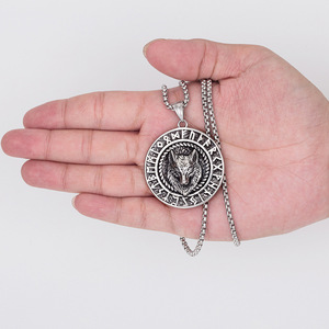 Collier Totem Loup <span class=keywords><strong>Blanc</strong></span> <span class=keywords><strong>Solitaire</strong></span> en Acier Inoxydable 316L, Bijoux Viking Nordique, Pendentif Loup Celtique Nordique, Vente en Gros - Product Image 3