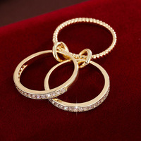 Ensemble de trois bagues empilables élégantes, plaqué or raffiné, bande en zircon pour femmes, bijoux de design de niche haut de gamme
