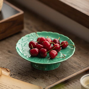 Plateau à fruits en céramique en forme de fleur, plat en porcelaine sur pied haut pour servir des collations et des desserts lors de fêtes - Product Image 4