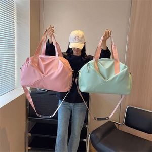 Sac de sport et de fitness personnalisé en gros pour femmes, grande capacité, durable, avec séparation sec/humide, idéal pour la gym et les voyages - Product Image 4