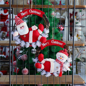 Porte vitrine fenêtre pendentif <span class=keywords><strong>couronne</strong></span> <span class=keywords><strong>de</strong></span> noël 35cm Anneau Rotin Artificiel Père Noël bonhomme <span class=keywords><strong>de</strong></span> neige poupée Couronnes <span class=keywords><strong>de</strong></span> Noël - Product Image 1