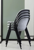 Nouvelle chaise de bureau en feutre acoustique durable en matériaux recyclés, accoudoirs en métal noir, style scandinave moderne minimaliste pour bureau à domicile