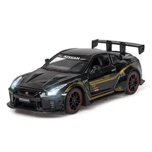 1:32日产GTR R35压铸儿童模型汽车玩具15厘米回拉金属仿真车，带声/光/合金玩具