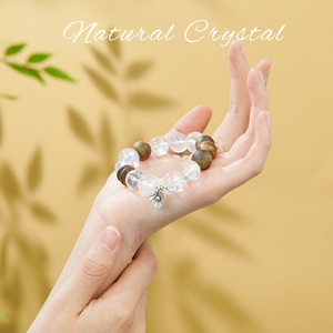 สร้อยข้อมือลูกปัดสไตล์จีนแบบยูนิเซ็กซ์ ประดับด้วยคริสตัลสีขาวธรรมชาติ พร้อมไม้จันทน์รูปผีเสื้อขนาดเล็ก เหมาะสำหรับวันครบรอบ - Product Image 2