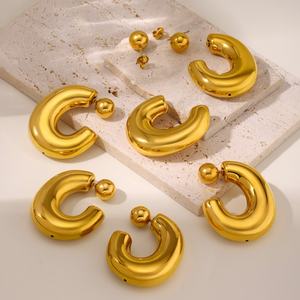 ต่างหูห่วงหนาแบบมินิมอลชุบทอง 18K ทำจากสแตนเลสสตีลสำหรับผู้หญิง - Product Image 1