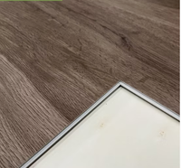 Planches de vinyle SPC de luxe Valinge Click 4 mm, revêtement de sol en PVC antidérapant, utilisation en hôtel, intérieur avec design graphique