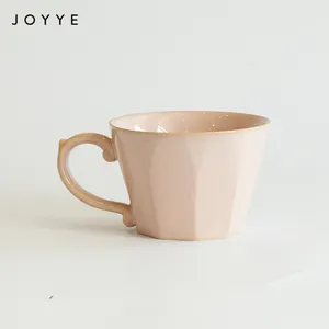 Joyye复古风格光面釉面特殊粉红色马克杯陶瓷活性釉面咖啡杯配有新颖手柄