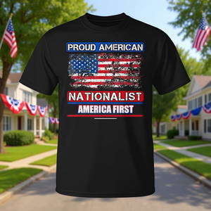 T-shirt Patriottica Americana con Design della Bandiera America First - Product Image 3