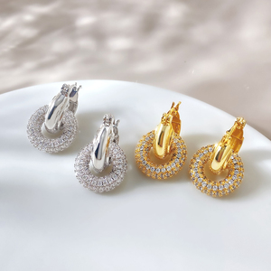Boucles d'oreilles créoles épaisses plaquées or 18 carats, avec breloque cercle CZ entièrement pavée détachable, bijoux de luxe micro-pavés en zircon - Product Image 1