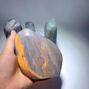 Pietra Naturale di Labradorite Lucidata a Forma Libera con Riflessi Iridescenti per <span class=keywords><strong>Guarigione</strong></span> e Decorazione - Vendita all'Ingrosso - Product Image 4