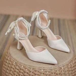 Sandalias de tacón alto de 7 cm con boca de pez, de satén blanco, con cuentas, punta abierta, correa baja y suela de goma, tendencia de moda para el verano. - Product Image 5