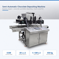 Machine de dépose de chocolat semi-automatique en acier inoxydable 304 avec PLC pour pralines, truffes et chocolats fourrés en petites séries