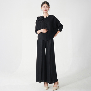 Vêtements en gros Ensemble de mode pour femmes Haut et pantalon décontractés extensibles de créateur Ensemble deux pièces plissé Miyake - Product Image 3