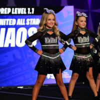 Tenue de cheerleading personnalisée à manches longues avec insert en maille à strass ombré, uniforme de performance United All Star