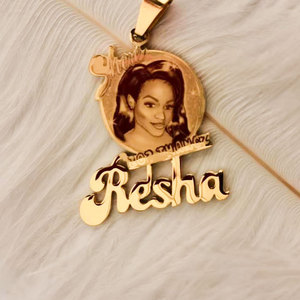 Collana con nome fotografico personalizzato immagini di memoria personalizzate regalo di famiglia collana con ciondolo con nome ritratto placcato in oro - Product Image 3