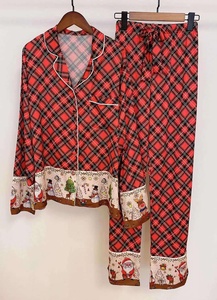 Pyjama de noël <span class=keywords><strong>personnalisé</strong></span> en soie, ensemble à carreaux, pour <span class=keywords><strong>famille</strong></span>, vente en gros, en Stock, mode tendance - Product Image 4
