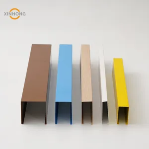 Innendekoration Aluminium gefälscht 3D hängendes Design aufhängbarer Streifen Holzmaserung O R U Form Form Aluminium-Baffeldecke