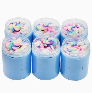 Slime de Colores Arcoíris en Vasos Azules con Chispas y Decoraciones de Caramelos para Niños, Diversión con Plastilina y Slime - Product Image 4