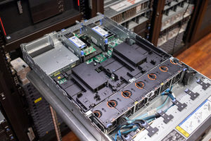 Servidor en Rack ThinkSystem SR650 V2 2P con Procesador Xeon, 2U, 3 Años de Garantía, 750W de Potencia, 8x GPUs, 16GB DDR4, 300GB - Product Image 2