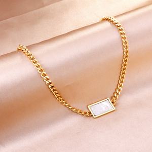 Collar con Colgante de Cadena Cubana, Diseño Nuevo y Popular del 2022, en Acero Inoxidable con Baño de Oro de 18k - Product Image 3