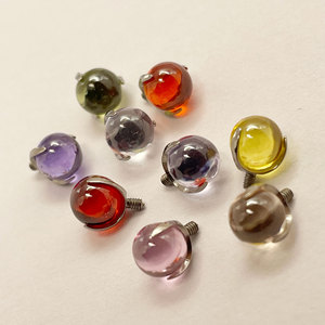 Boucles d'oreilles à clous en verre |   Piercing de lèvre, de langue ou de cartilage en titane F136 à 3 griffes – Accessoire de bijouterie - Product Image 4