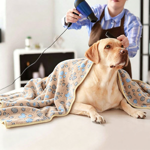 <span class=keywords><strong>Serviette</strong></span> absorbante en microfibre pour animaux de compagnie avec logo brodé en forme de patte pour le bain et le nettoyage des chats et des chiens - Product Image 5