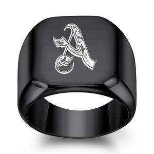 Anillos Cuadrados de Acero Inoxidable con Grabado Láser de 26 Iniciales Inglesas, Estilo Punk Minimalista Negro de 18MM, para Hombre, Venta al Por Mayor - Product Image 1