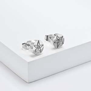 Pendientes de Diamantes con Forma de Pentagrama, Engaste de Garra en Forma de Estrella Dorada, Joyería de Moda Unisex - Product Image 5