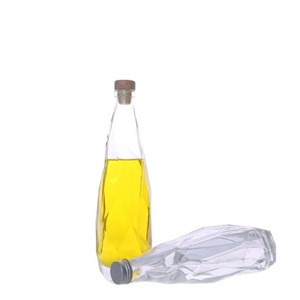 Wholesale500mlnew Creative Bouteilles en verre vides transparentes avec bouchons à vis en métal pour whisky, <span class=keywords><strong>vodka</strong></span>, vin de fruits et eau minérale. - Product Image 3